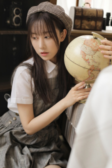 两座山峰守玉门一杆银枪